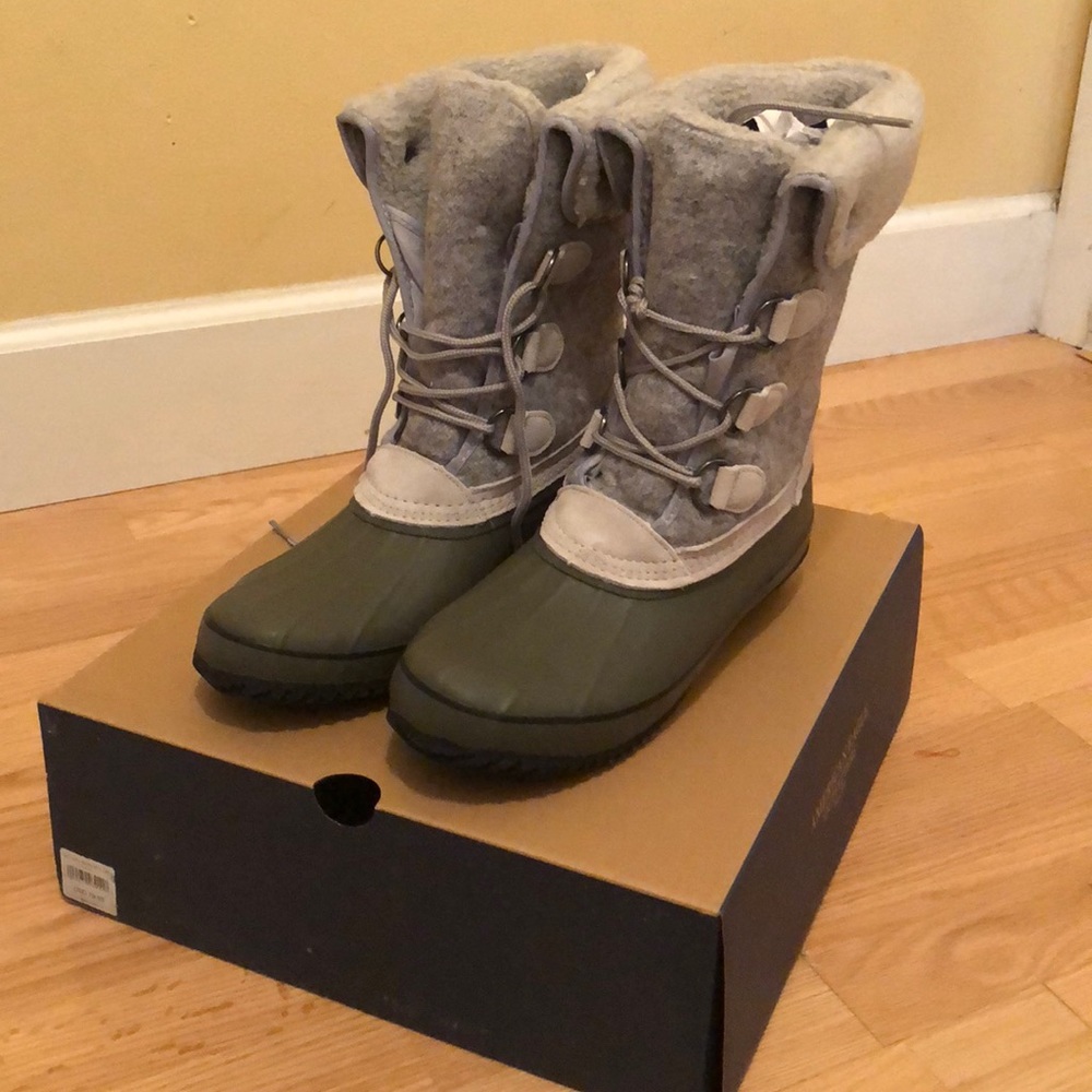 Insulated duck boots